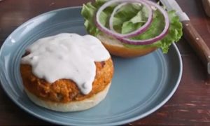 easy grilled buffalo chicken burgers